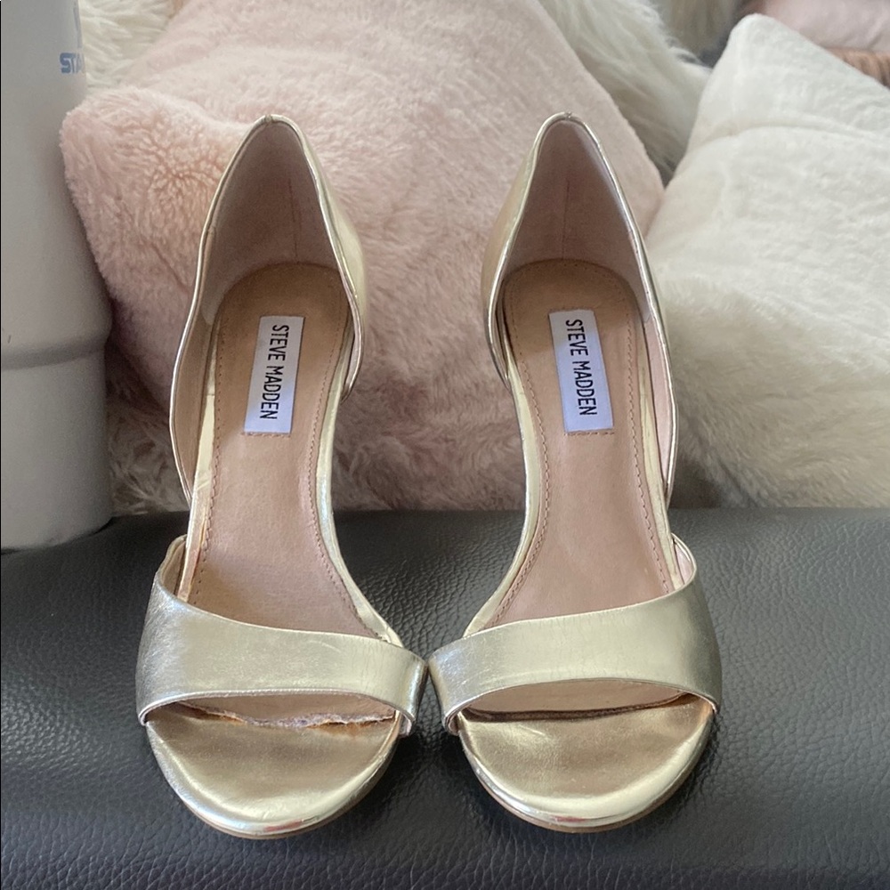 Steve Madden Gold Heels Minimalist Design